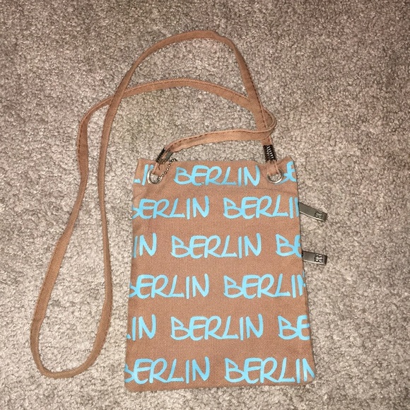 Robin Ruth Berlin Canvas Crossbody Bag - Picture 2 of 7